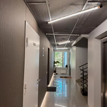 Midtown Apartment *